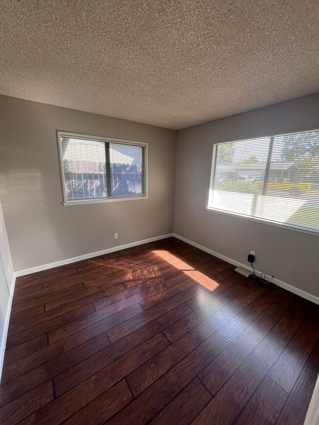 Building Photo - NICE UPDATED HOME IN CITRUS HEIGHTS!!