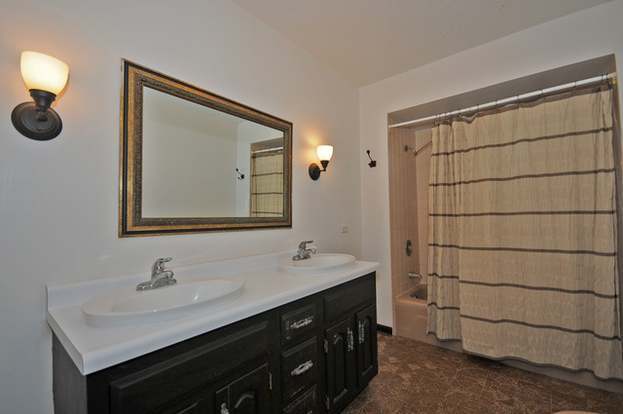 Building Photo - 4515 Drake Dr