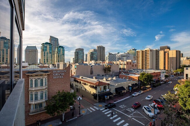 Building Photo - Stunning Corner Condo with City Views in the Heart of Gaslamp