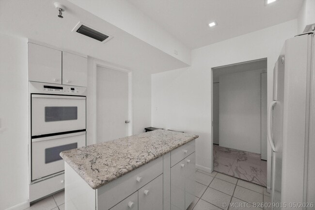 Building Photo - 2580 S Ocean Blvd