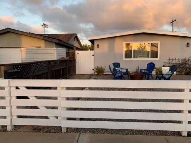 Building Photo - 1461 East Ln