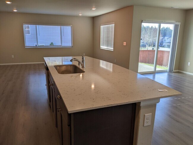 Building Photo - 4/2.5 Townhouse for rent in DuPont!