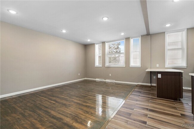 Building Photo - 2118 E Genesee St