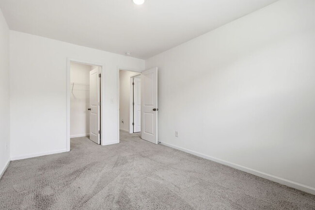 Building Photo - 307 Spaight Acrs Wy