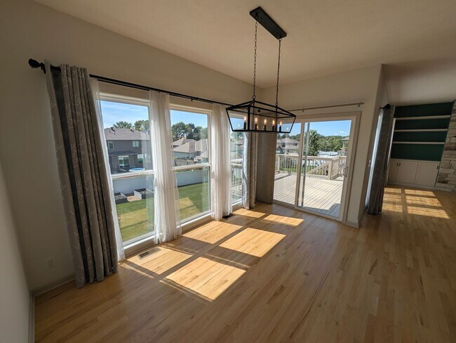 Building Photo - 5011 Clearwater Dr