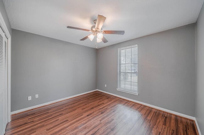 Building Photo - 10910 Vanderford Dr