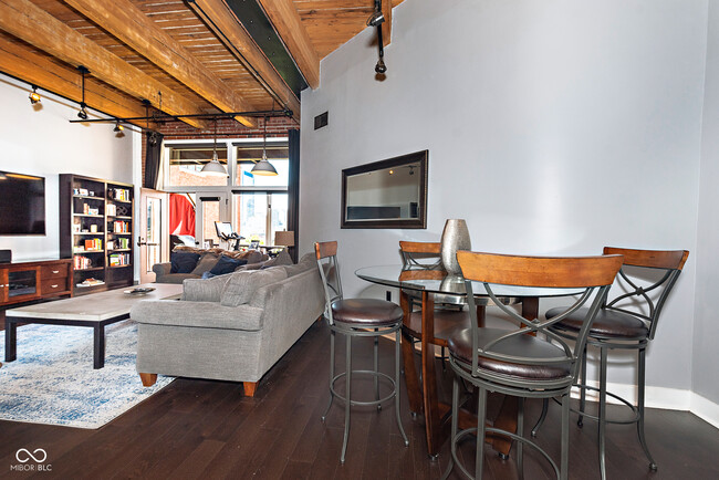 Building Photo - 430 N Park Ave