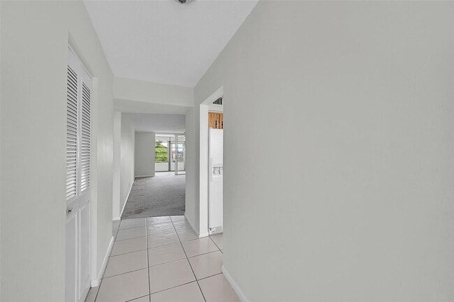 Building Photo - 7210 Lake Cir Dr