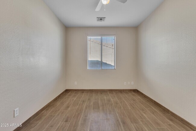 Building Photo - 3233 E Blue Ridge Way