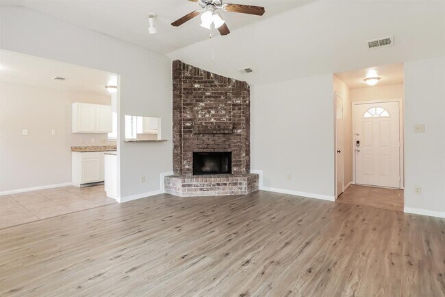 Building Photo - 14118 Sandy Point Ln