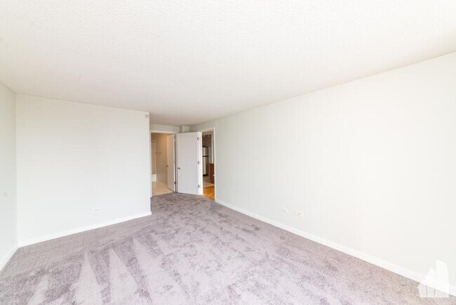 Building Photo - 2 bedroom in Chicago IL 60654