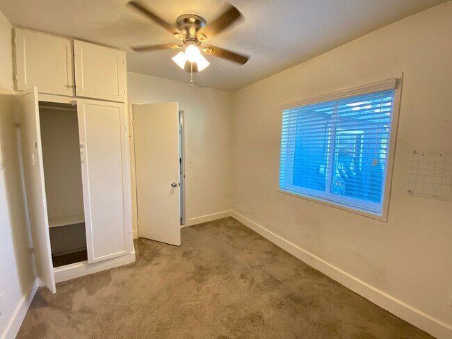 Building Photo - Great Normal Heights Location! IN UNIT Washer/Dryer, 2 Covered Parking Spots, Storage Locker!