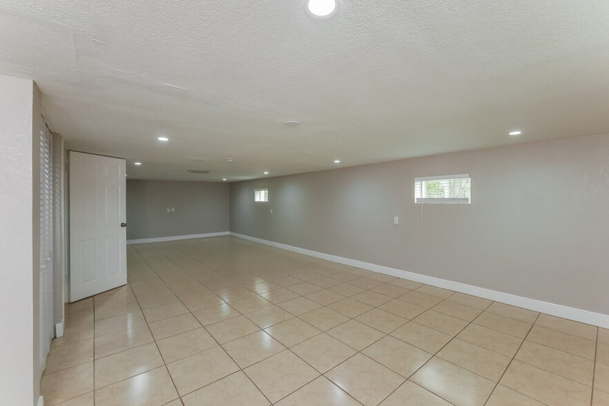 Building Photo - 20255 NE 12th Ave