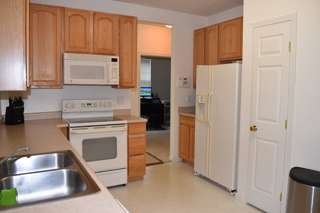 Building Photo - 3889 Thorngate Dr