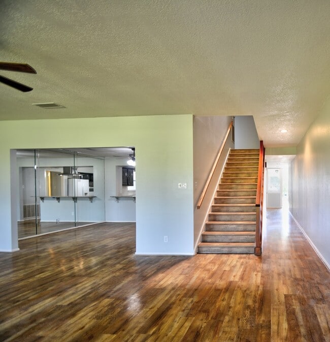 Building Photo - 701 Oakland Hills Ln