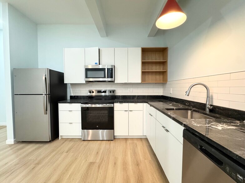 Building Photo - 517 Gillis St