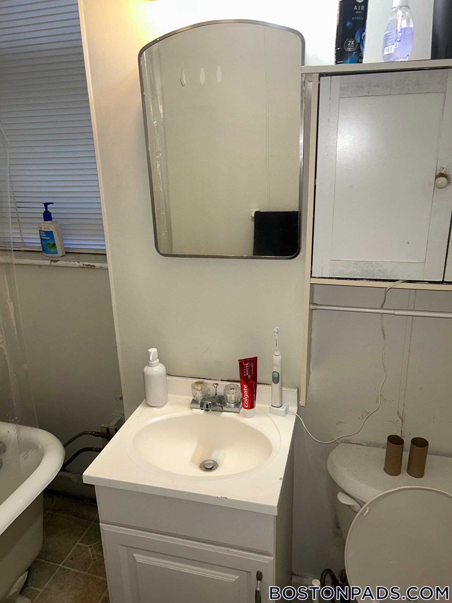 Building Photo - 211 Park Dr