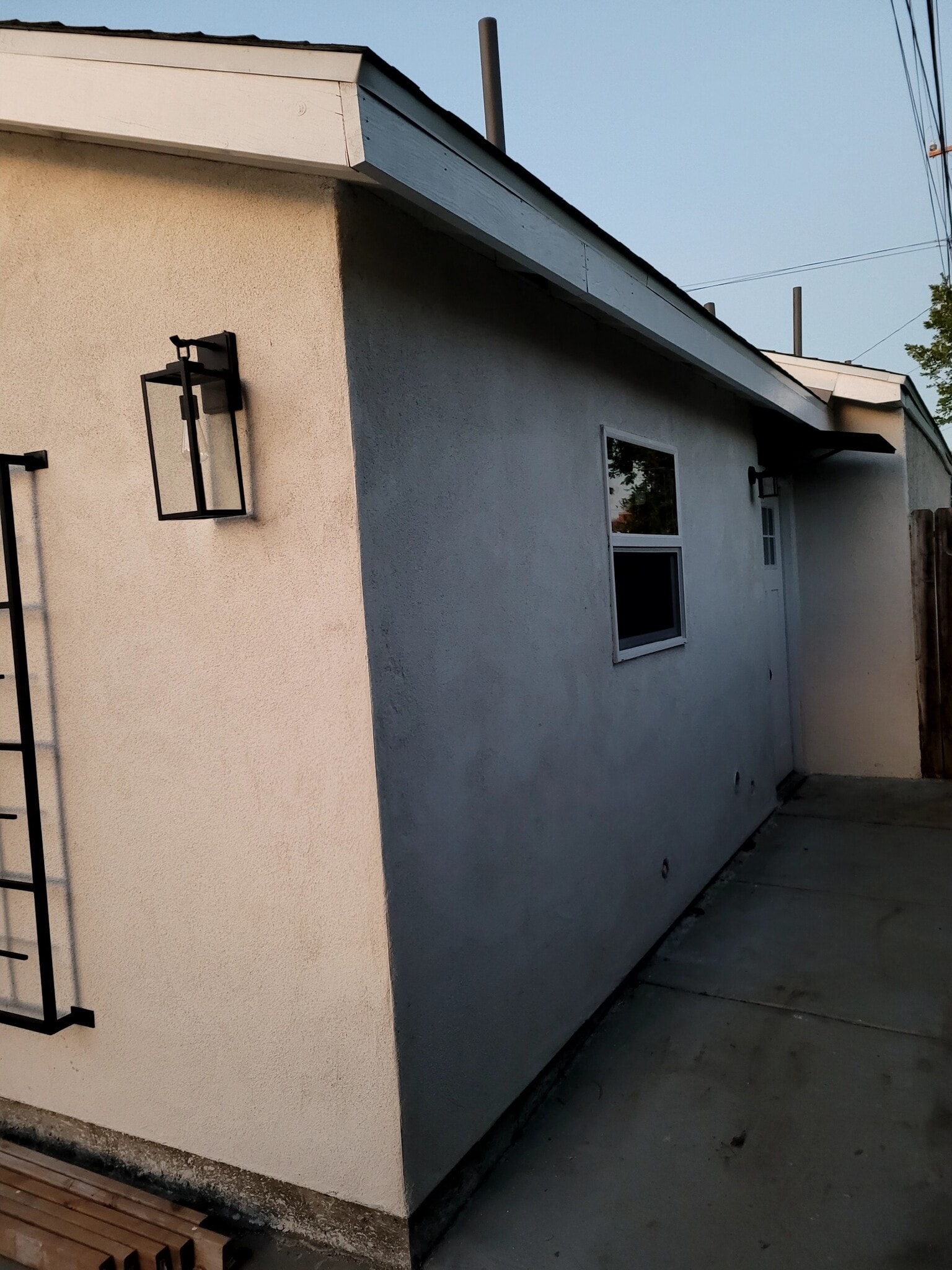 Building Photo - 14149 Flomar Dr