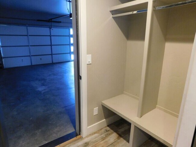 Building Photo - Spacious 5-Bedroom Home with Luxury Features & Prime Location!