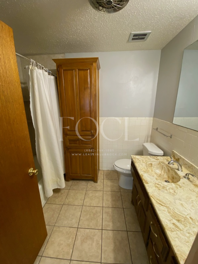 Building Photo - 4 bedroom, 2 bath, Covered Parking - $1,49...