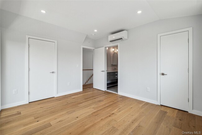 Building Photo - 46 Hudson St