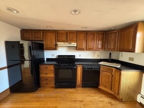 Building Photo - 40 Gile St