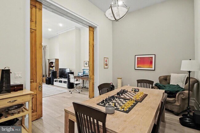 Building Photo - 1824 Chestnut St