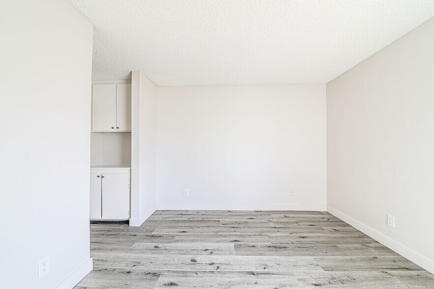 Building Photo - 1128 Stanley Ave