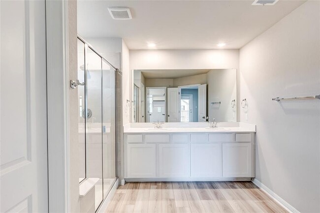 Building Photo - 218 Glass Mountains Wy