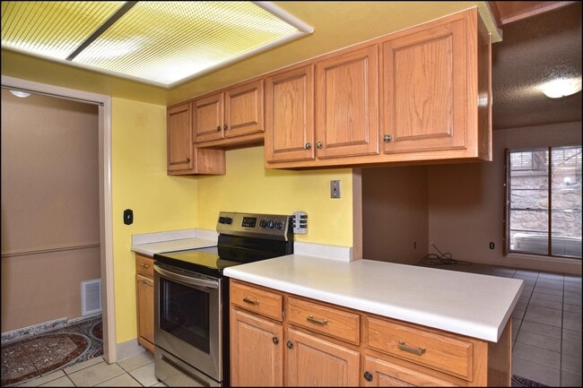 Building Photo - 6700 Escondido Dr