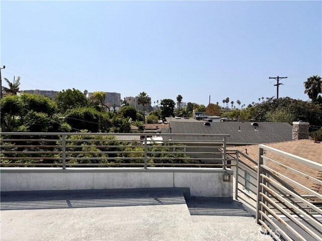 Building Photo - 1042 Garfield Ave