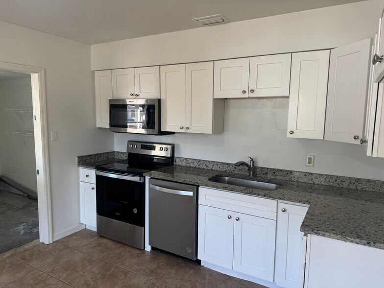 Building Photo - 10935 N 14th St