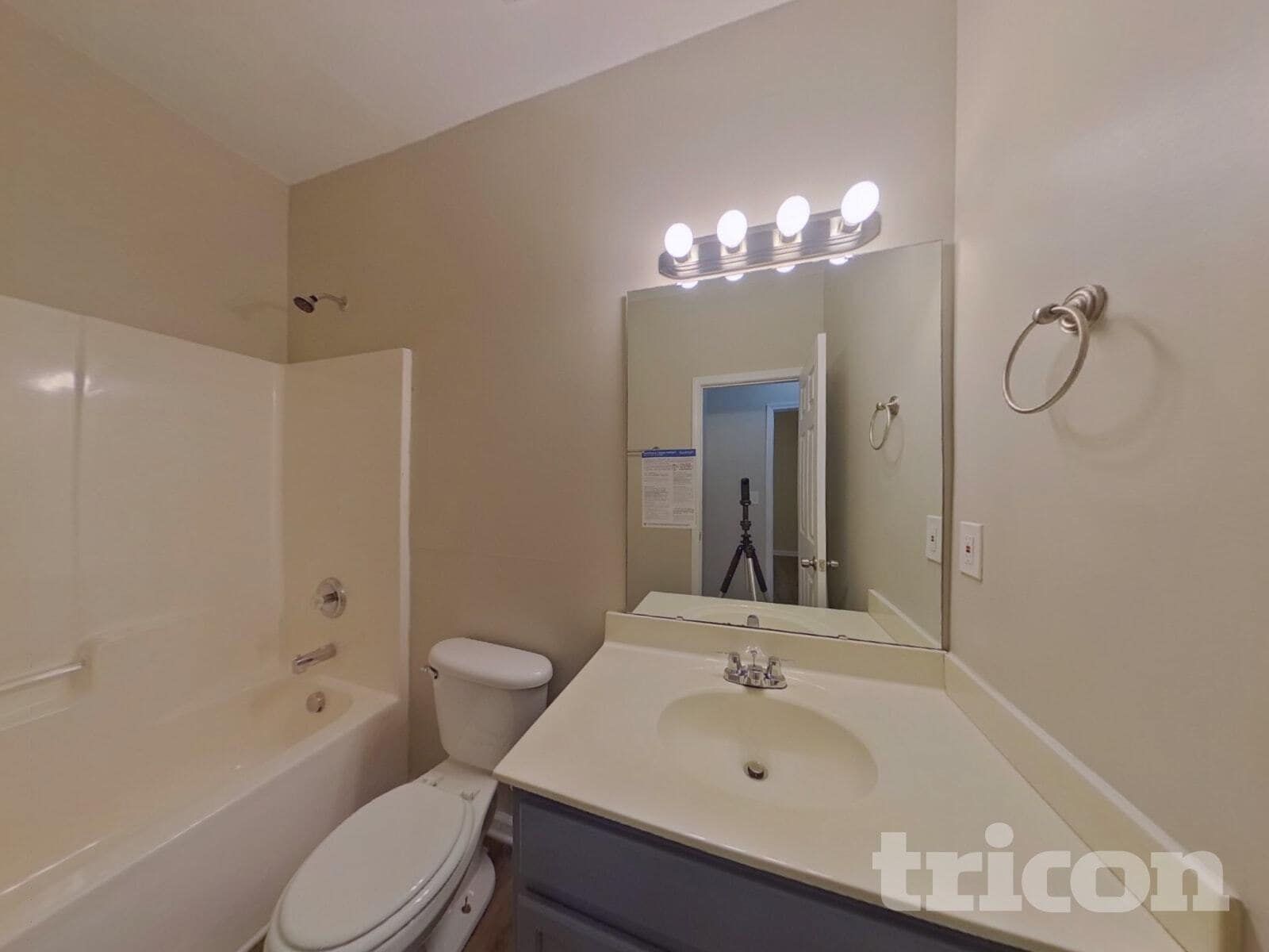 Building Photo - 215 Harrowfield Heights