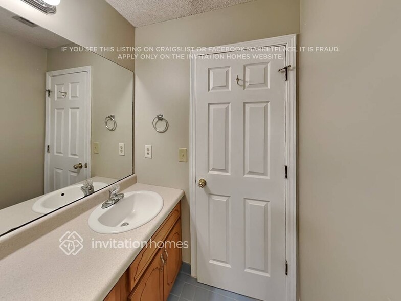 Building Photo - 185 Steeplechase Dr