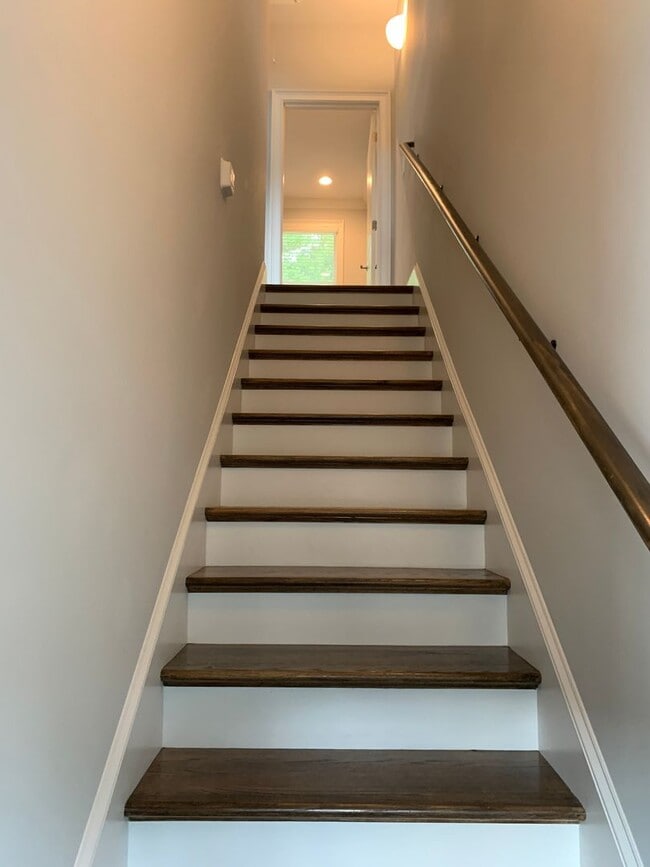 Building Photo - College Oaks