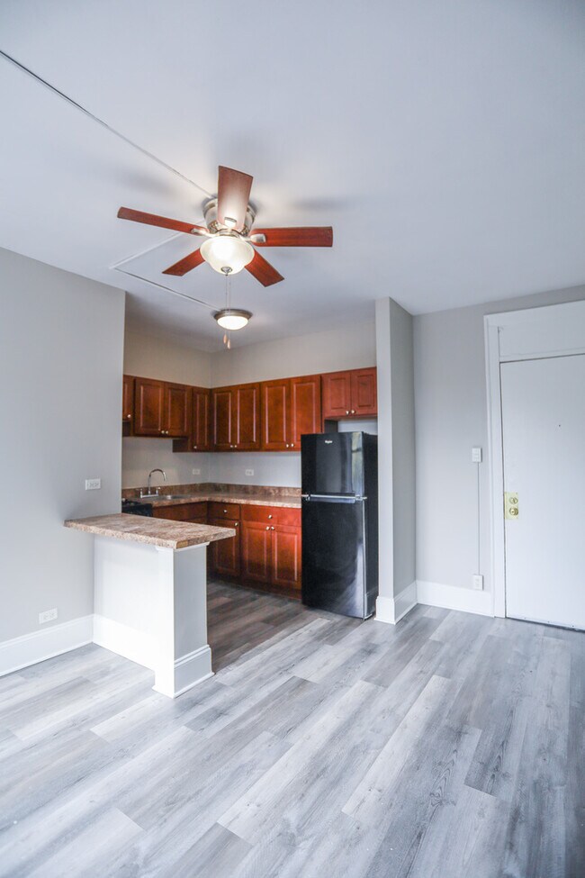 Building Photo - 5326 S Cornell Ave