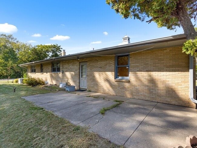 Building Photo - 2916 School St