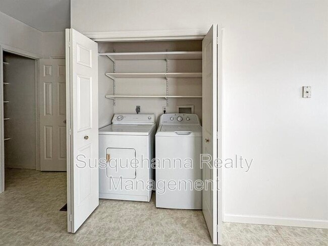 Building Photo - 339 E Derry Rd