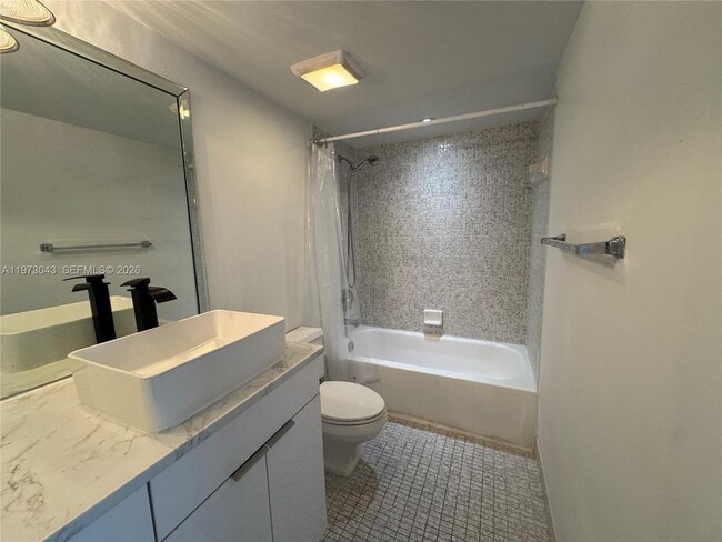 Building Photo - 210 174th St