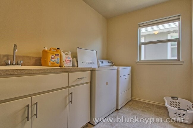 Building Photo - North Bethany Home, 4 Bed 2.5 Bath near PCC Rock Creek and Springville Elem School