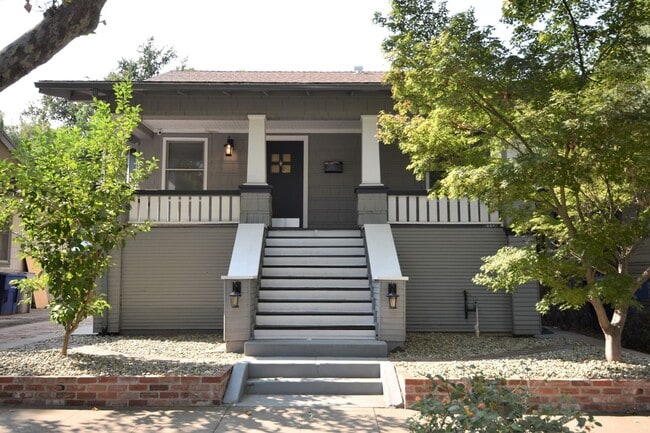 Building Photo - 306 24th St