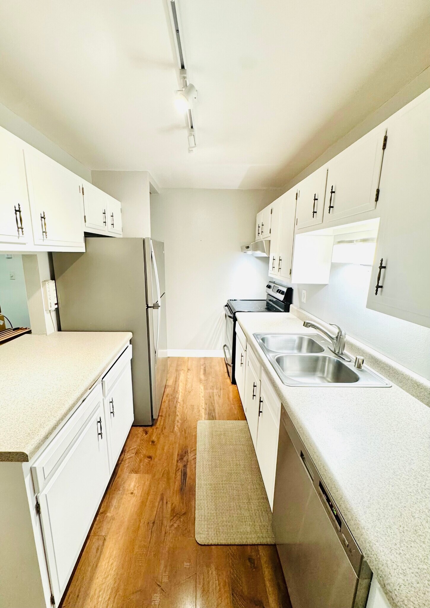 Building Photo - W170N11495 Armada Dr