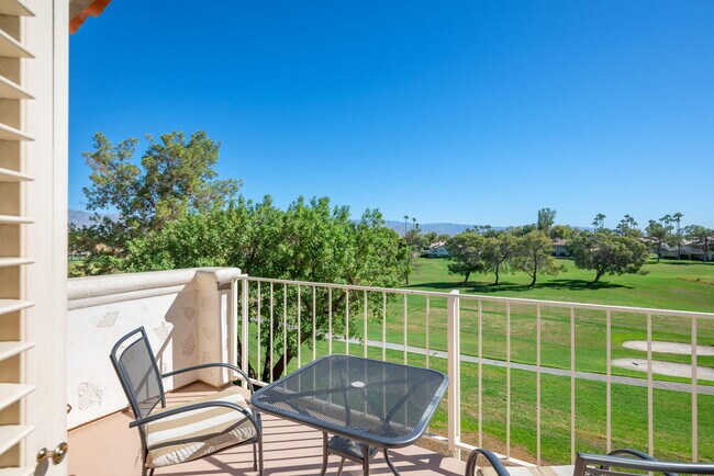 Building Photo - 260 Vista Royale Cir E