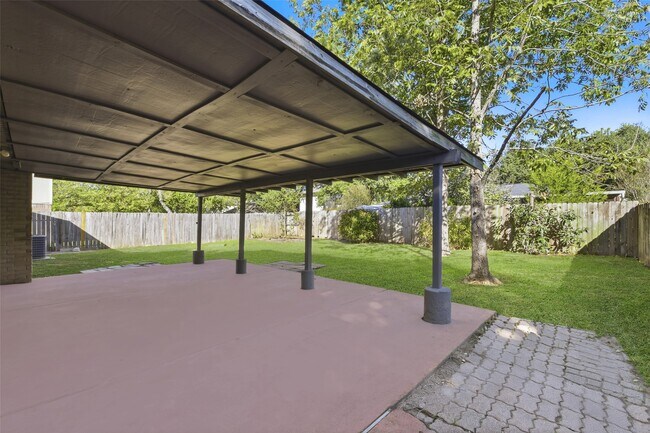 Building Photo - 16318 Cypress Point Dr