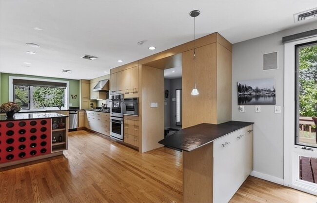 Building Photo - 15 Suban Pl