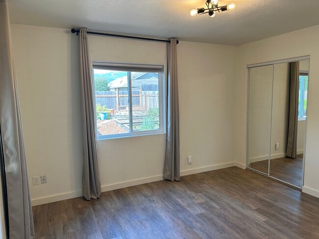 Building Photo - Charming 1 bedroom 1 bath house in Springfield!