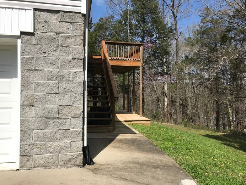 Building Photo - 1053 Red Apple Ct