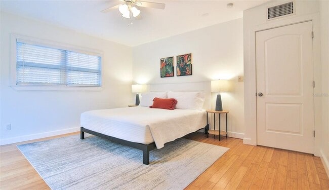 Building Photo - 2181 Hyde Park St