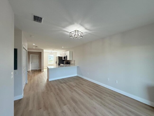 Building Photo - 10336 Pendleton Ave