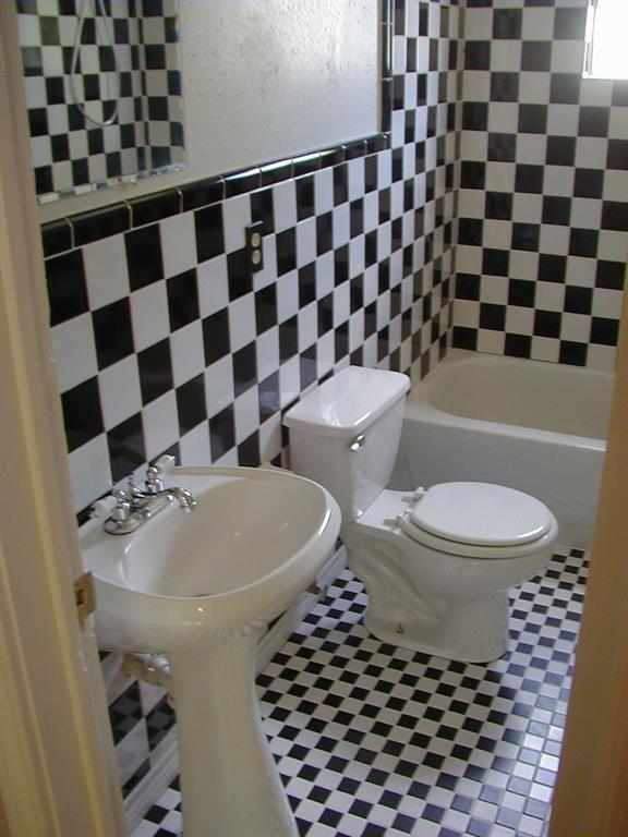 Building Photo - 1230 Cortlandt St